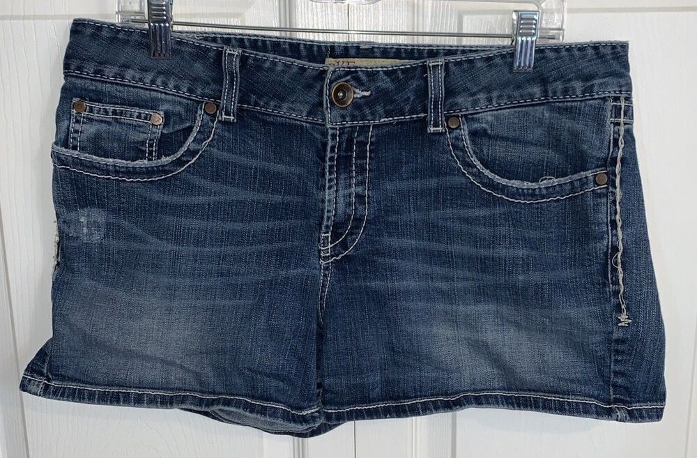 BKE Buckle Culture Jean Shorts Women’s 33 Whiskers Thick Stitch Mid Rise Stretch